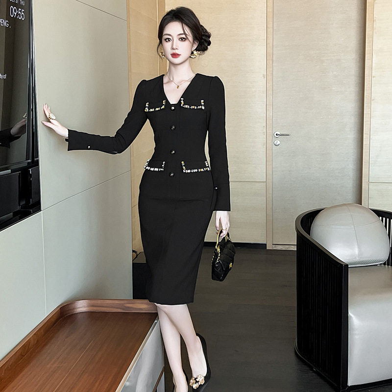 2025秋冬装新款女装小香风重工设计感镶钻修身过膝连衣裙内搭9733