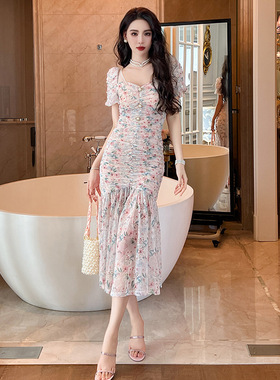 2025夏季新款女装温柔风气质泡泡袖收腰碎花鱼尾包臀连衣裙20456