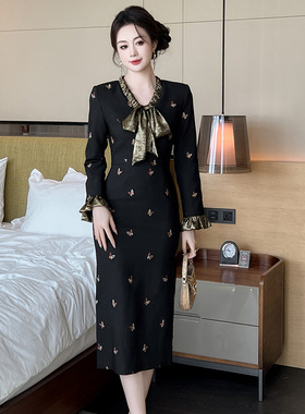 2025秋冬装新款女装法式复古气质蝴蝶结修身显瘦刺绣连衣裙40675