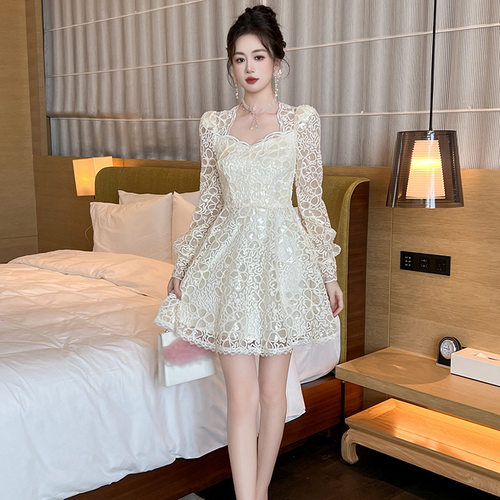 2026秋冬装新款甜美气质方领收腰亮片蕾丝连衣裙温柔仙女裙80290