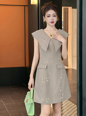 2025夏季新款女复古重工刺绣娃娃领无袖少女感收腰a字连衣裙15449