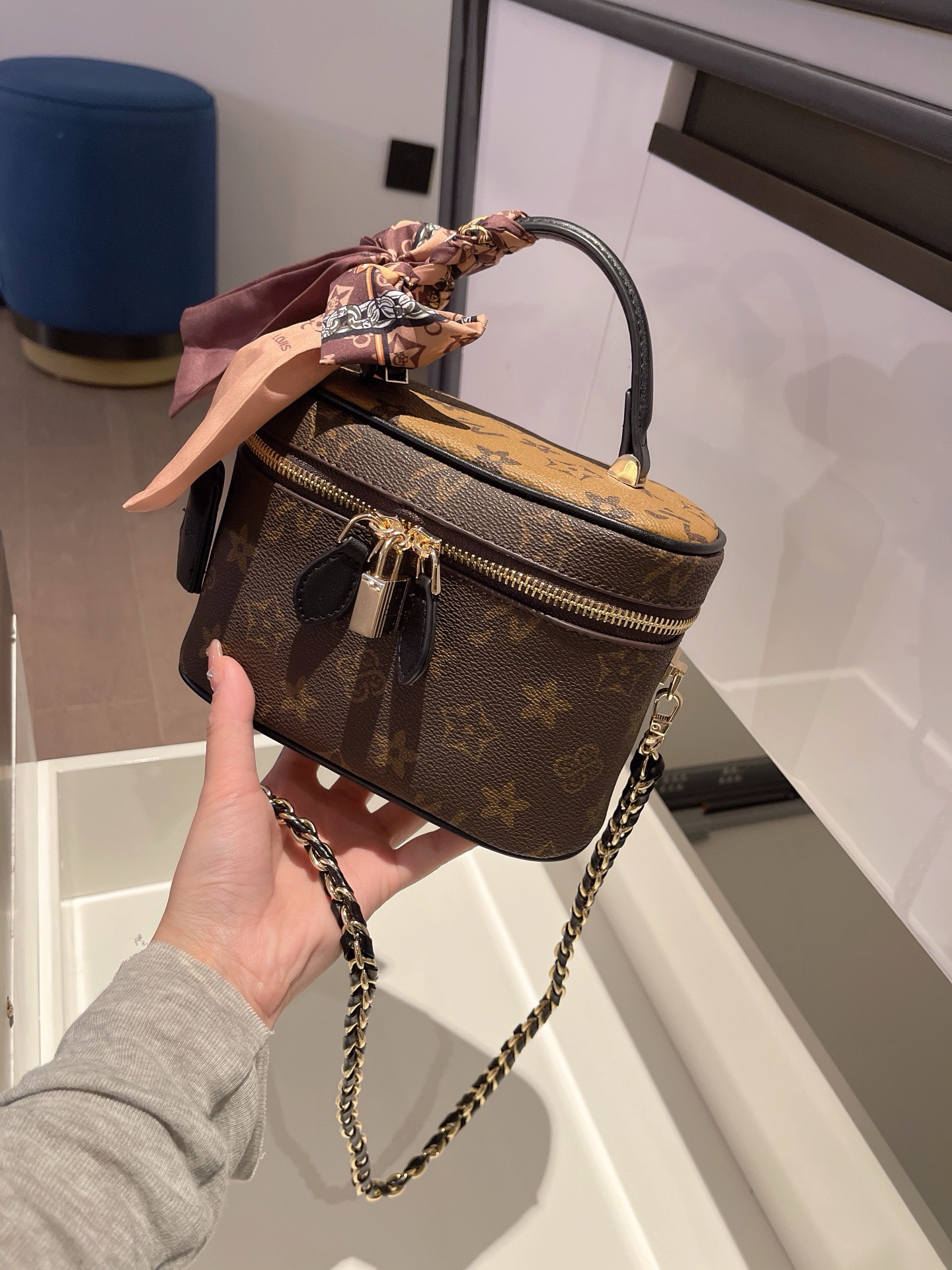 优草坊女包原创轻奢包包女斜挎包新款手提包单肩印花水桶包盒子包