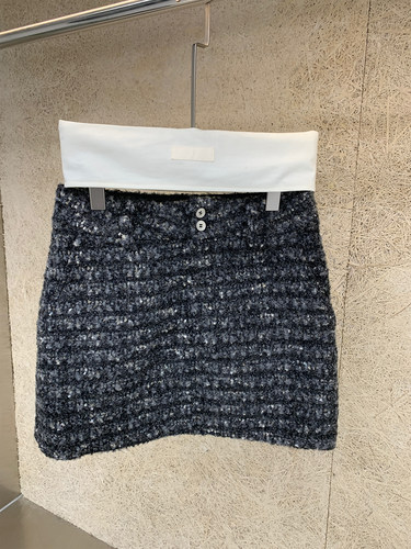 THREE GOOOD殷三吉D格调徽章修身气质款A字小香风一步裙 SQ230809