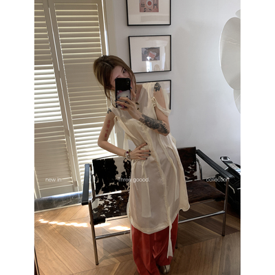 辣妹露背飘带连衣裙艺术感