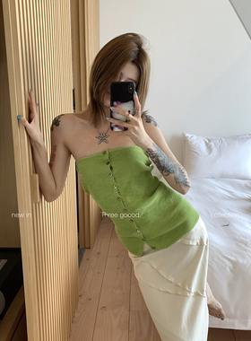 THREE GOOOD殷三吉性感挂脖抹胸针织上衣 贝壳扣纯欲辣妹内搭吊带