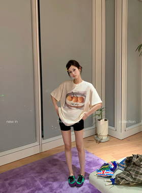 THREE GOOOD殷三吉慵懒氧气感 奶油鸭梨印花刺绣大版T恤 软糯好穿