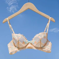 Клубника, бюстгалтер, телесного цвета