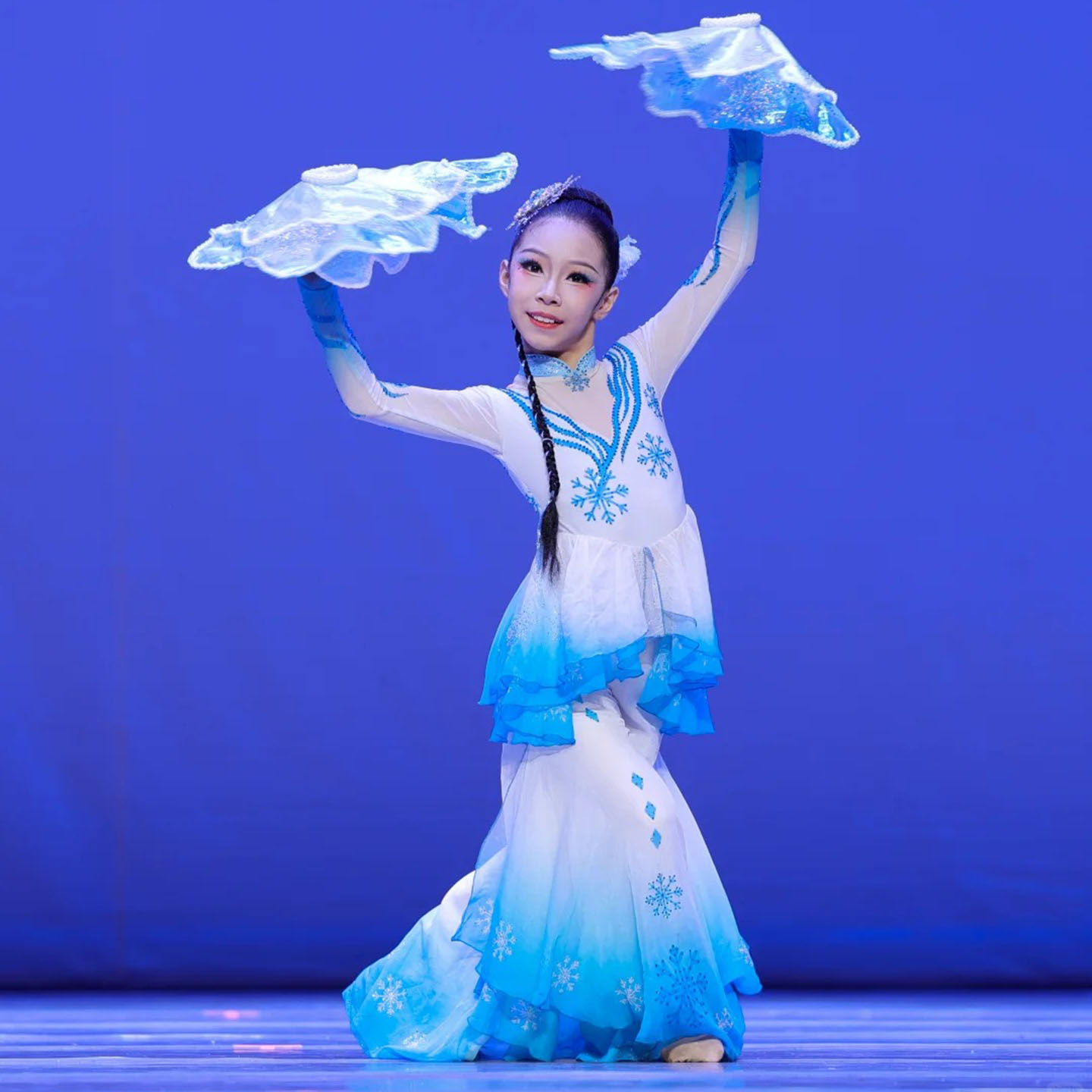 新款东北秧歌女童冰雪花影演出服