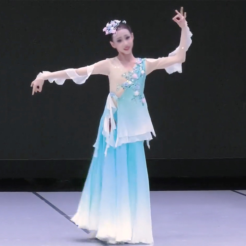 花间屿梦中国风飘逸演出服雪纺