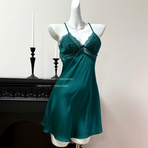 性感显白孔雀蓝蕾丝吊带睡裙