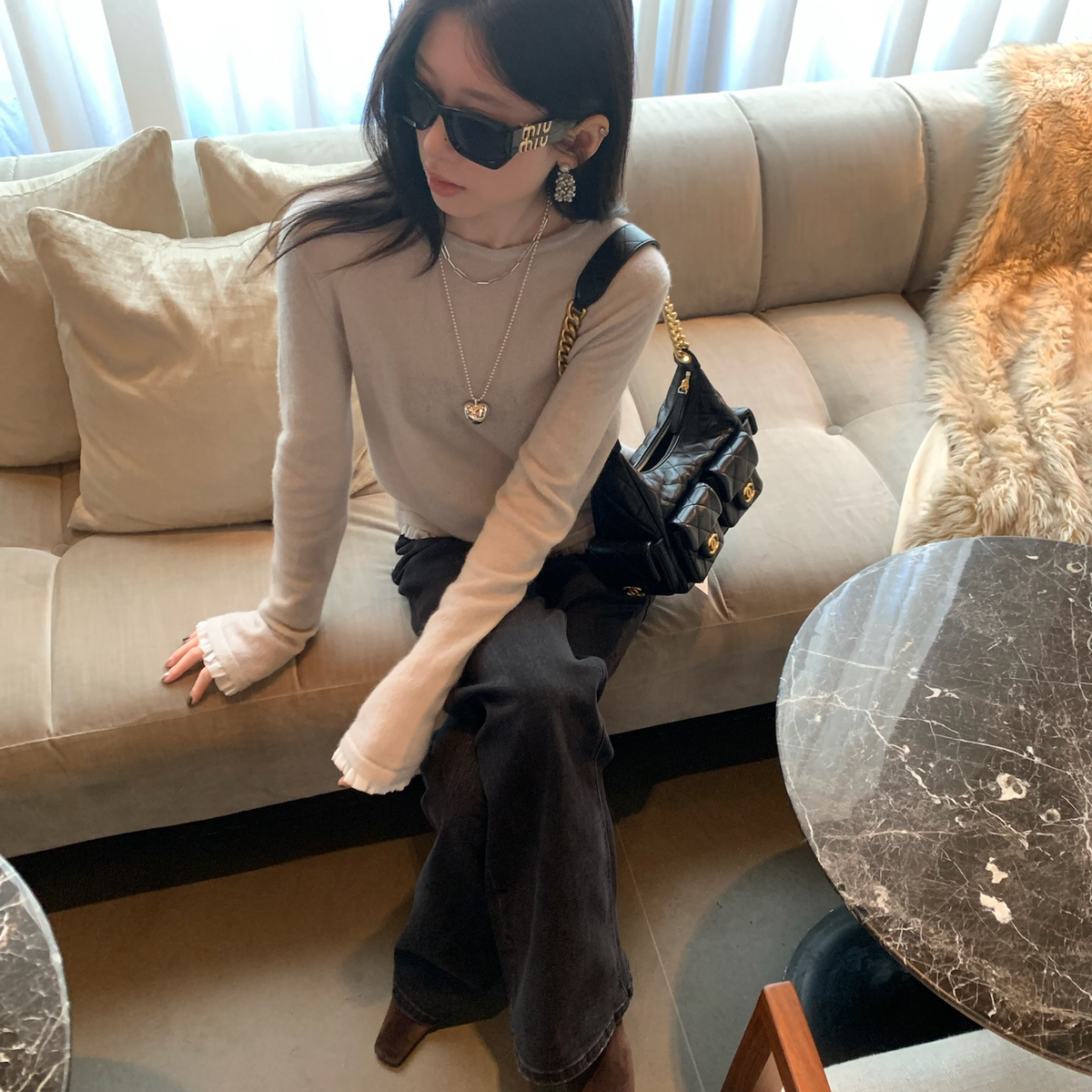 TABLE-温柔风软糯糯木耳边拼接纯色圆领针织衫(含37.5羊毛)8201-1
