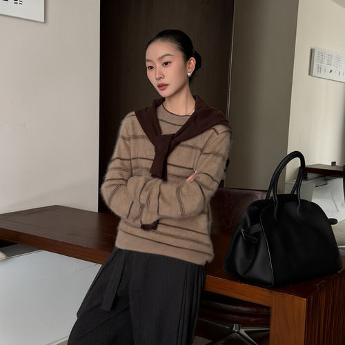 6UP秋韩系绵羊毛撞色条纹圆领毛衣女老钱风毛织休闲通勤新款61327