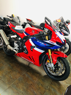 红尘摩托—本田CBR1000RRR-SP火刃公路赛车，跑车