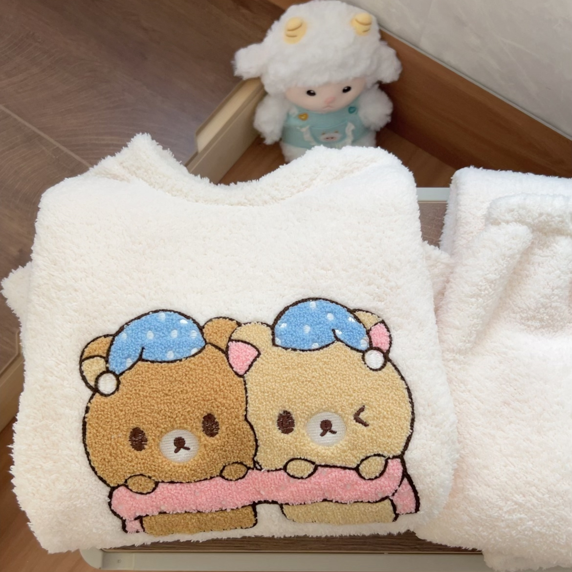 轻松熊冬季圆领卡通可爱珊瑚绒