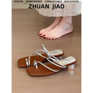 粗跟配裙子細(xì)帶方頭羅馬鞋 羊皮版 高級(jí)感簡(jiǎn)約夾趾兩穿涼鞋 女夏季