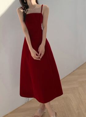 秋冬新款高级优雅法式方领丝绒红色连衣裙订婚敬酒服收腰吊带裙