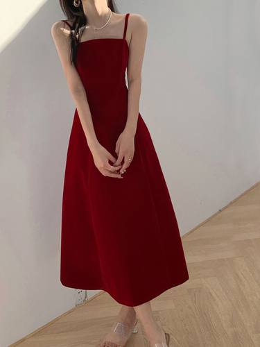红色连衣裙酒服收腰吊带裙