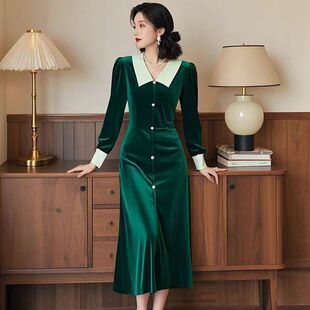 墨绿色丝绒连衣裙女秋冬法式加厚显白收腰长裙高级修身显瘦长裙