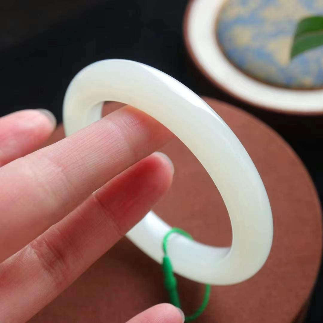 新疆和田玉白玉手镯年轻女款泥鳅背窄条冰晴水青白玉镯子少女款