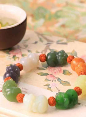 天然和田玉多宝发财猪手串