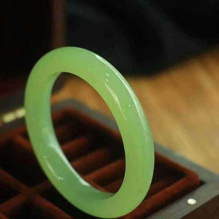 新疆和田玉碧玉手镯湖水绿手镯果绿色圆条玉髓手镯冰种老料