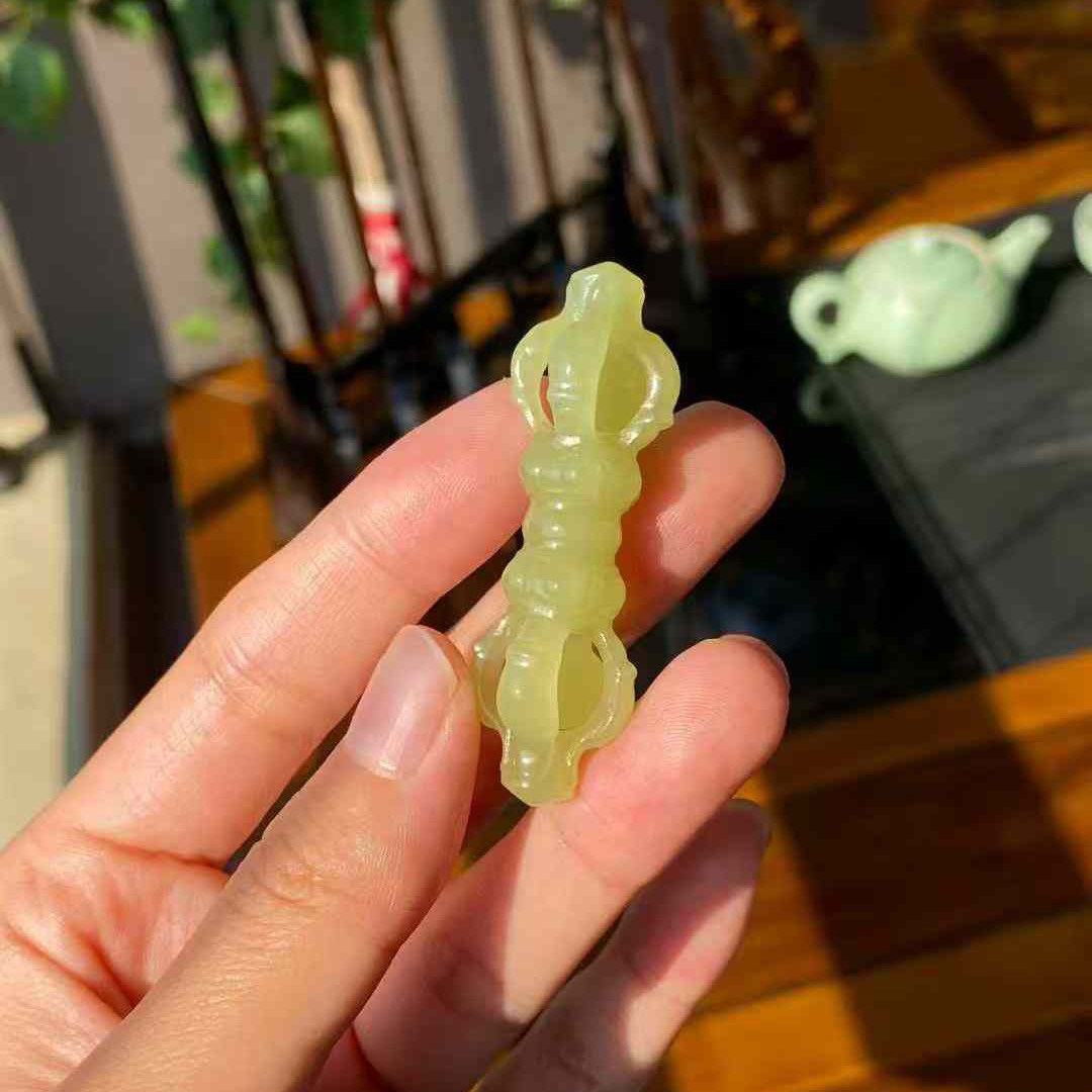 天然和田玉黄玉金刚杵吊坠