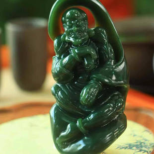 天然和田玉沙枣青罗汉吊坠摆件男女款玉石把玩件收藏礼品