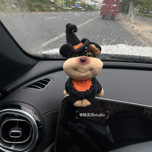 可爱汽车屏幕摆件圣诞蜜蜂狗车载中控屏趴趴公仔装饰送新车礼物