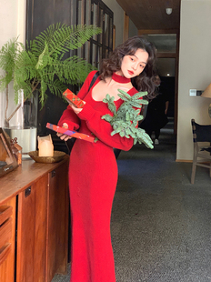 酒午港风复古加厚围脖设计V领针织连衣裙高腰包臀中长款裙子女春