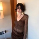 酒午自制【辞暮尔尔】2025秋冬新款V领微透打底短款上衣