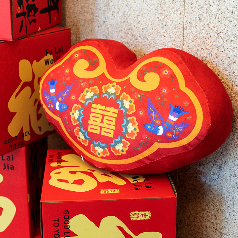 创意同心锁结婚抱枕喜字枕送朋友结婚装饰礼物房间装饰爱心枕头,居家布艺,异形抱枕,淘宝优惠券,粉丝福利购,淘宝优惠卷