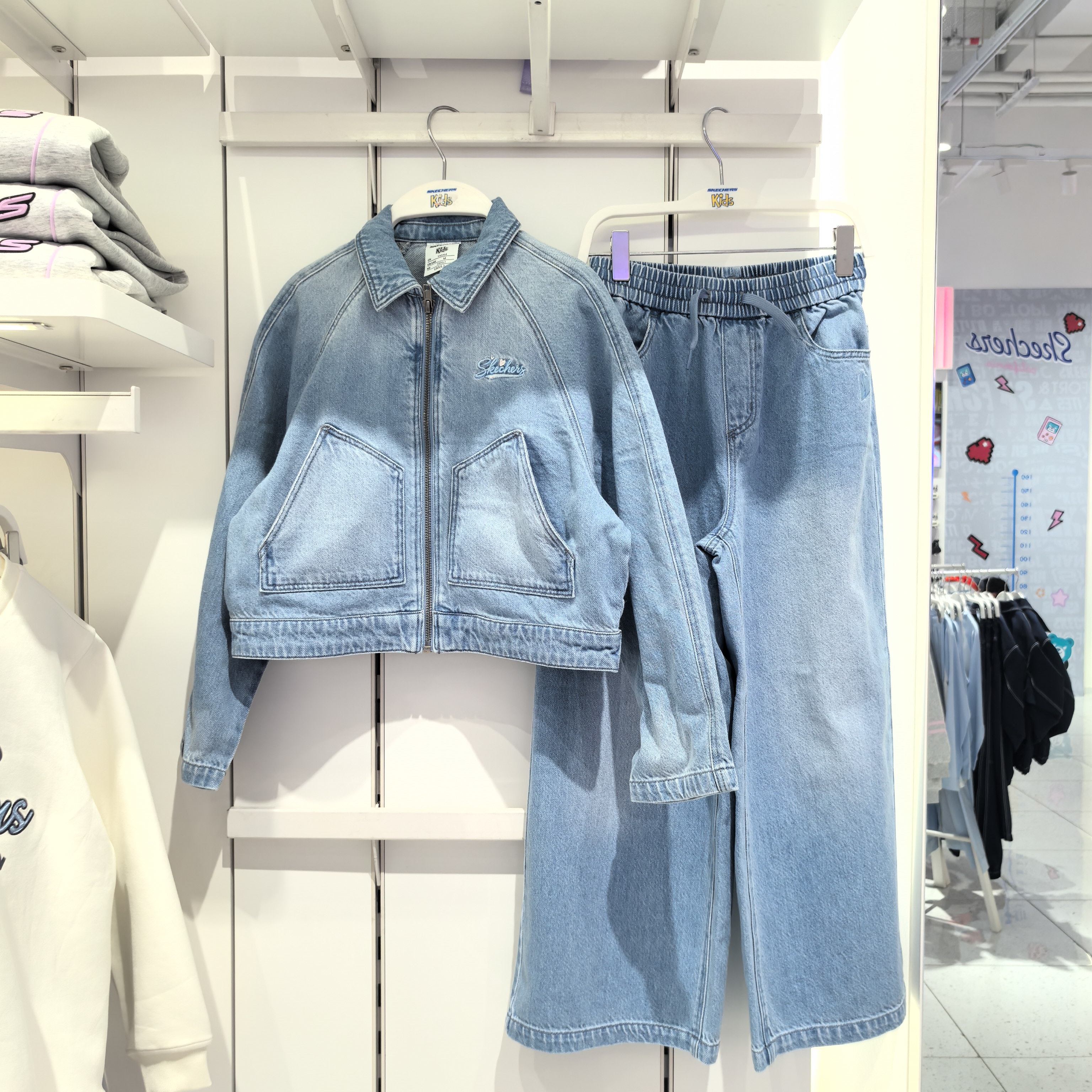 斯凯奇儿童2026春季新款时尚百搭休闲套装牛仔外套+裤子L126G065,童装/婴儿装/亲子装,套装,淘宝优惠券,粉丝福利购,淘宝优惠卷