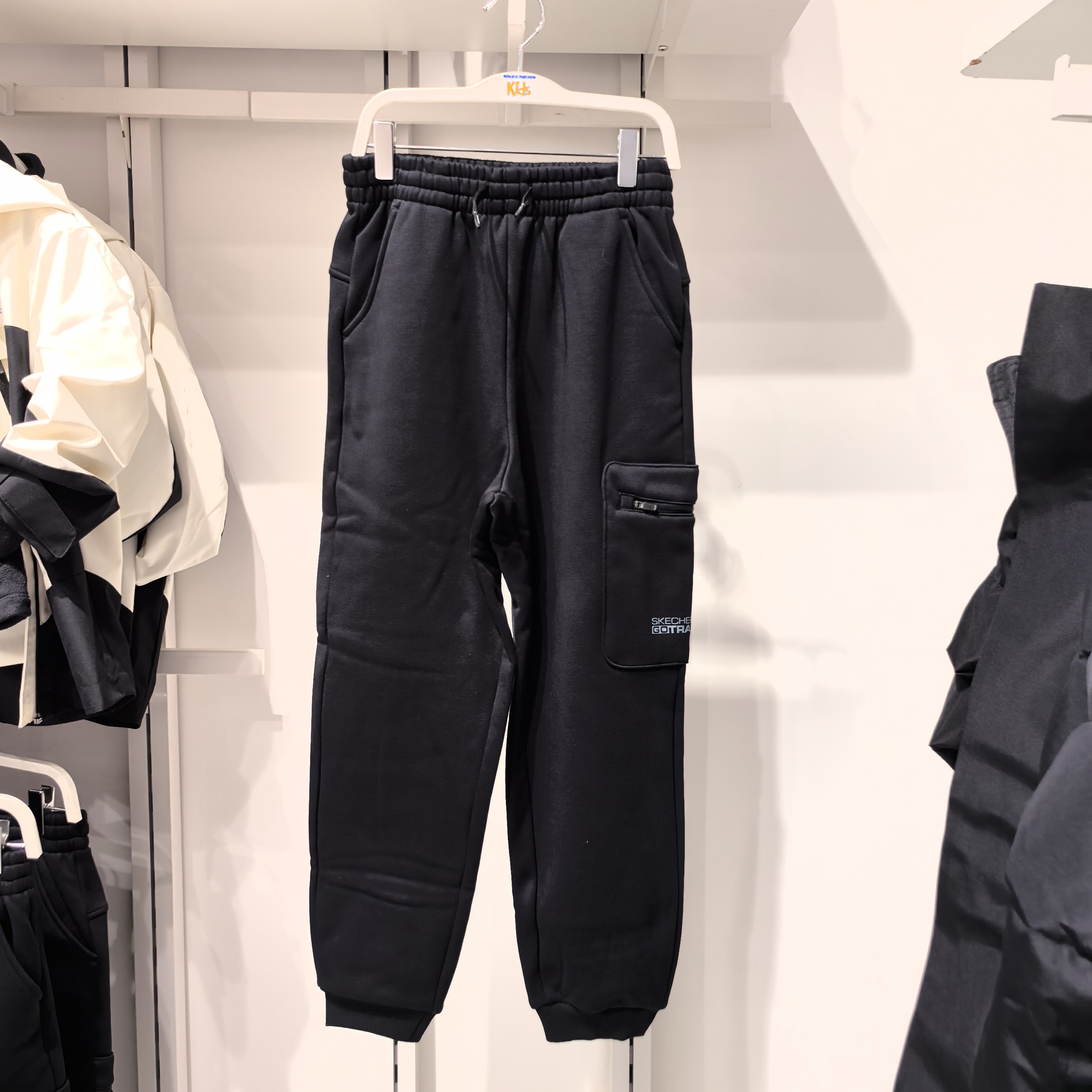 斯凯奇儿童2025冬季新款男童针织加绒运动休闲工装长裤P425B021,童装/婴儿装/亲子装,裤子,淘宝优惠券,粉丝福利购,淘宝优惠卷