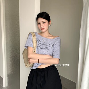 奈子-夏上新休闲宽松烫钻斜肩一字肩短袖T恤潮上衣26107