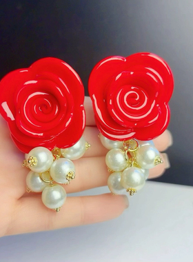 原创立体仿珍珠玫瑰早春新款红色粉色米色旅游耳环夸张耳夹