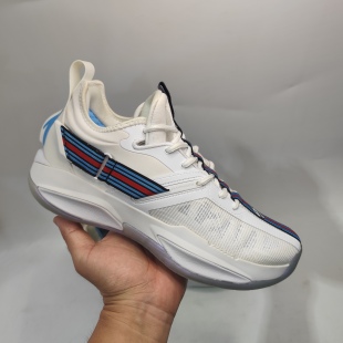 安踏海沃德3代氮科技夜光实战耐磨篮球鞋112221103透气性