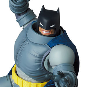 Medicom Toy 蝙蝠侠 重甲版 MAFEX 黑暗骑士归来 可动手办【日版
