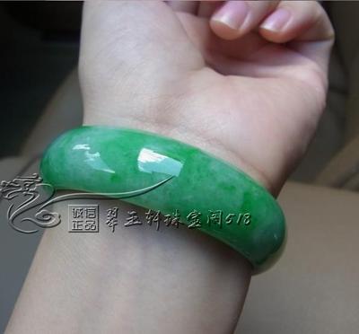 翡翠色玉石手镯冰种帝王绿浅绿飘花女款玉手镯手链简约款玉石手镯