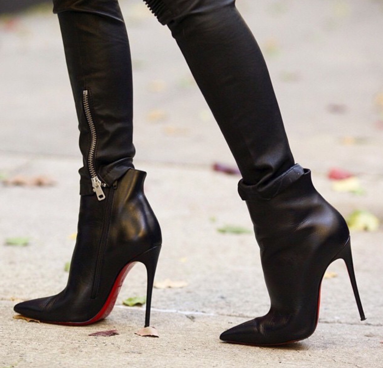 ins侧拉链尖头短靴细跟时尚