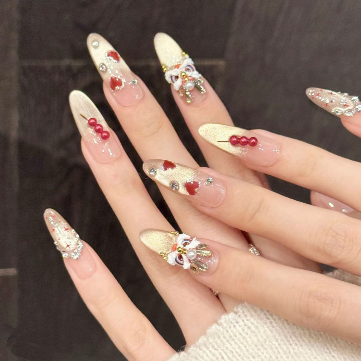 纯手工美甲穿戴甲高级感中长款爆闪糖葫芦醒狮指甲贴片2026年新款,彩妆/香水/美妆工具,穿戴甲/甲片,淘宝优惠券,粉丝福利购,淘宝优惠卷