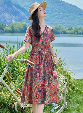 Sera轻奢时尚复古盘扣V领碎花棉麻连衣裙女2026夏季新款收腰显瘦