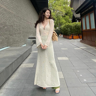 Sera轻奢欧美女装 新款 白色镂空长袖 针织低胸性感休闲露背 秋季