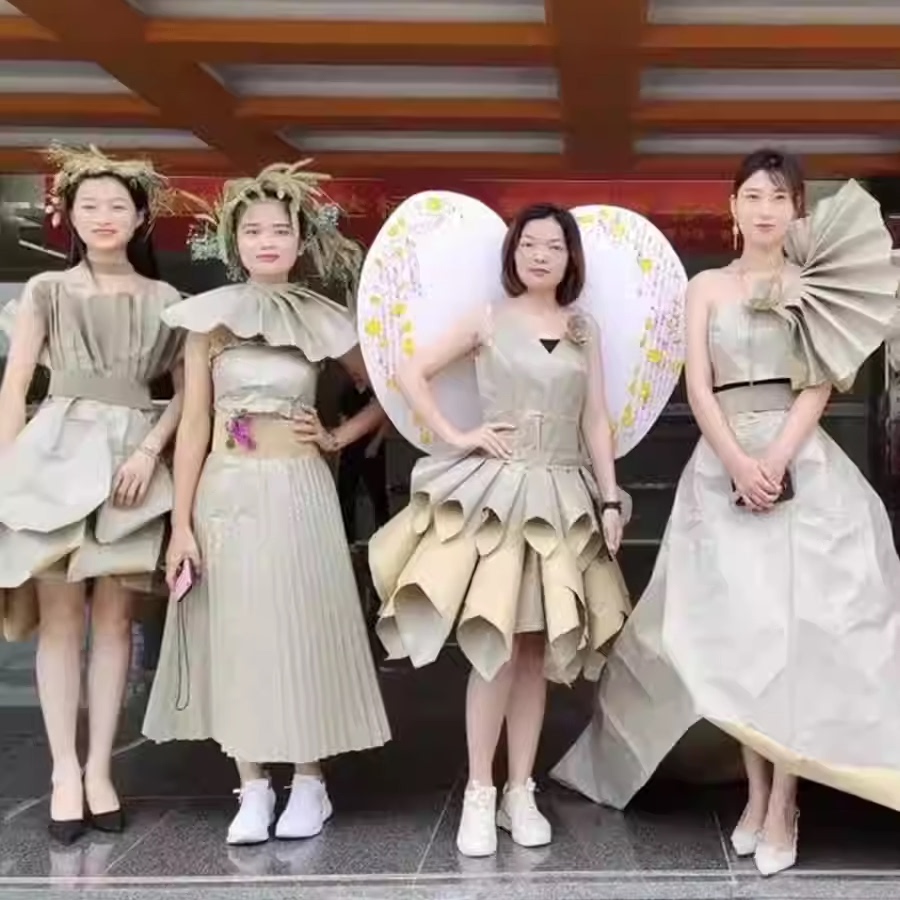 成人环保T台秀演出服女士时装走秀服过节表演搞怪服牛皮纸亲子服