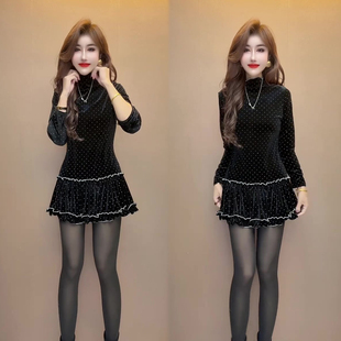 木耳边高领丝绒裙女2026秋冬季新款甜美洋气百搭显瘦连衣裙娃娃裙