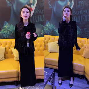 民族风流行款套装女2026春季新款重工亮片马甲+打底衫+丝绒半裙潮