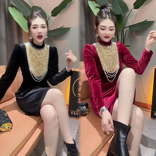气质优雅高级感丝绒连衣裙女欧货2024秋季新款显瘦遮肉百搭短裙潮