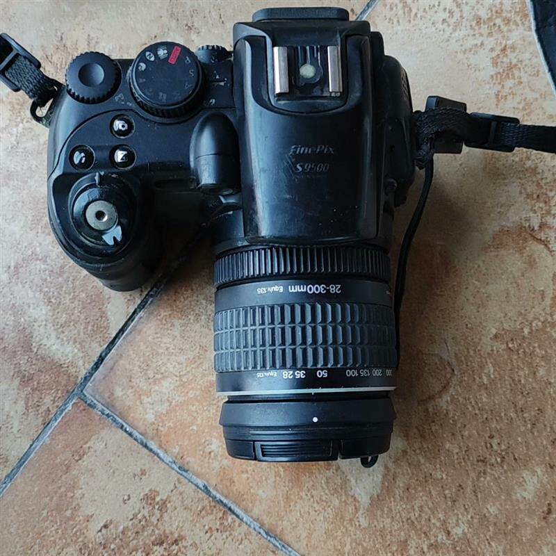 Fujifilm/富士 S9500数码相机.单位收的有腐蚀,属于什么档次？