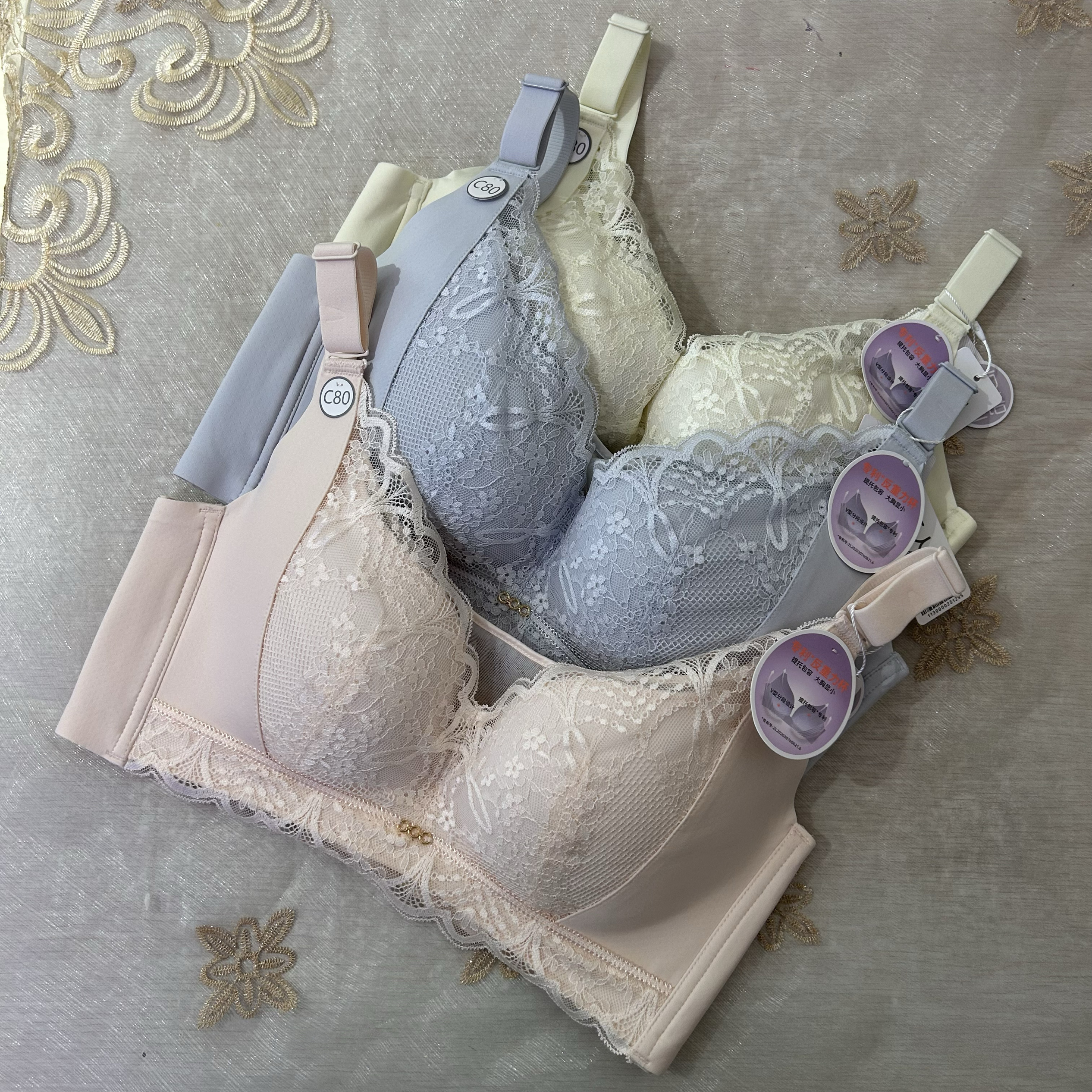 大胸显小文胸都市丽人软钢圈聚拢