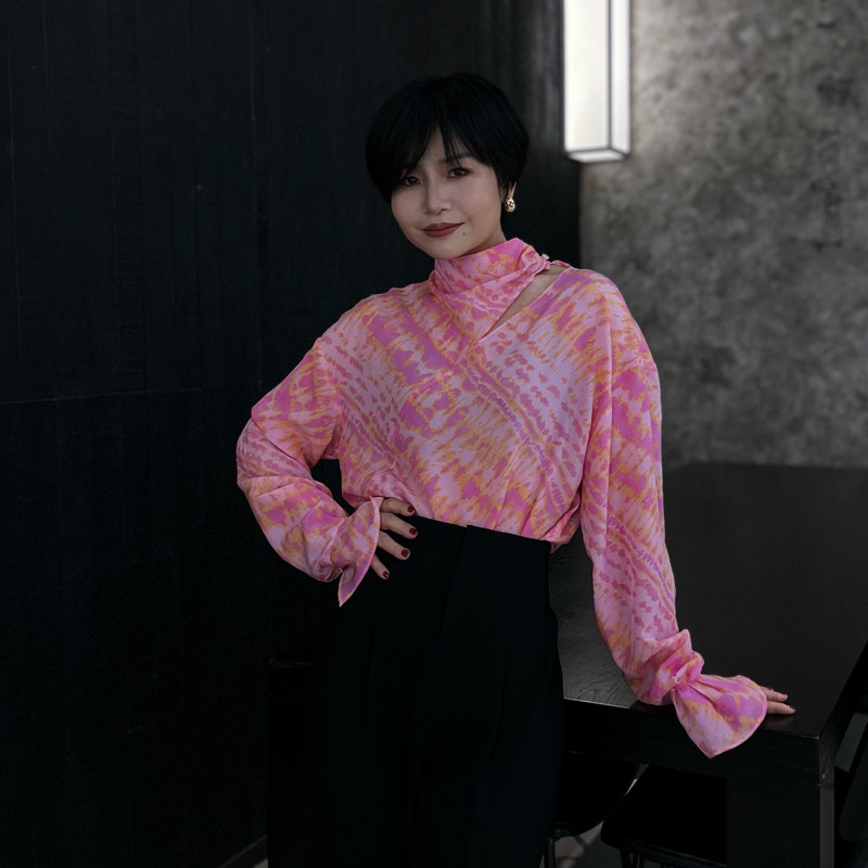 2025年春夏粉色桑蚕丝中高领荷叶袖衬衫女人味直筒上衣桑蚕丝