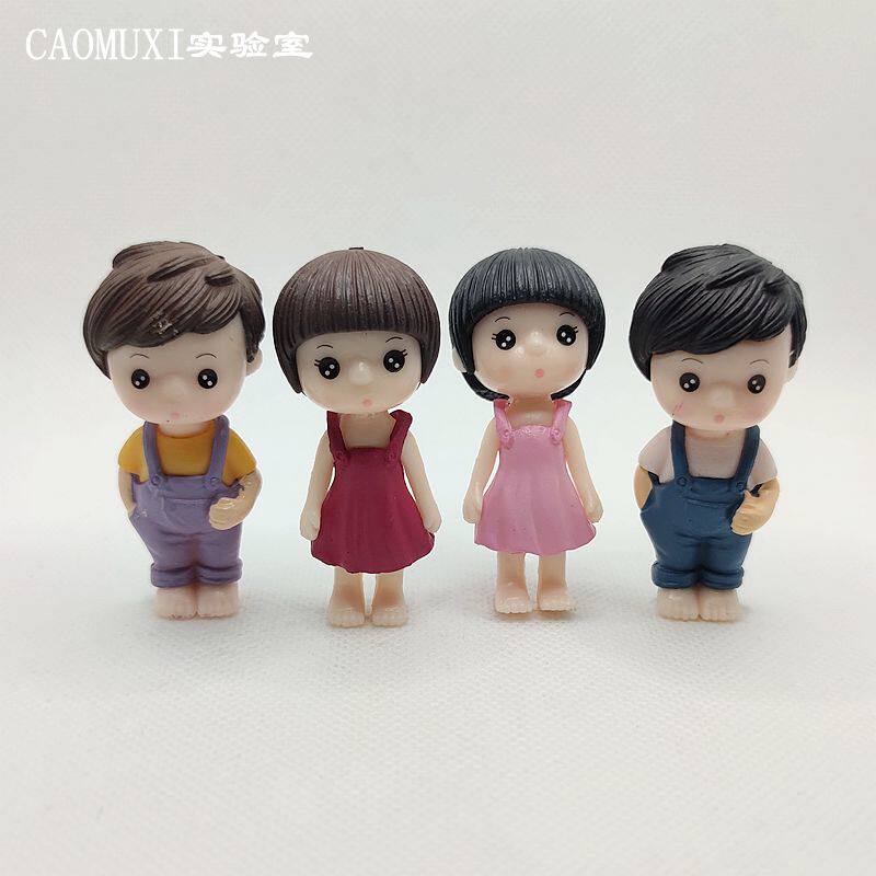 卡通背带裤人物情侣 男生女孩公仔 小号 塑料手办玩偶 桌面小摆件